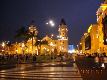 Plaza Mayor de Lima en la noche